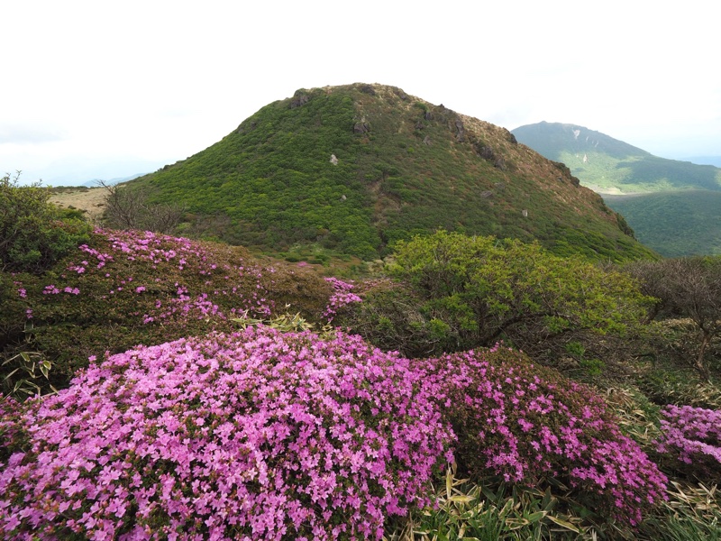 三俣山南峰からキャンプ地へ