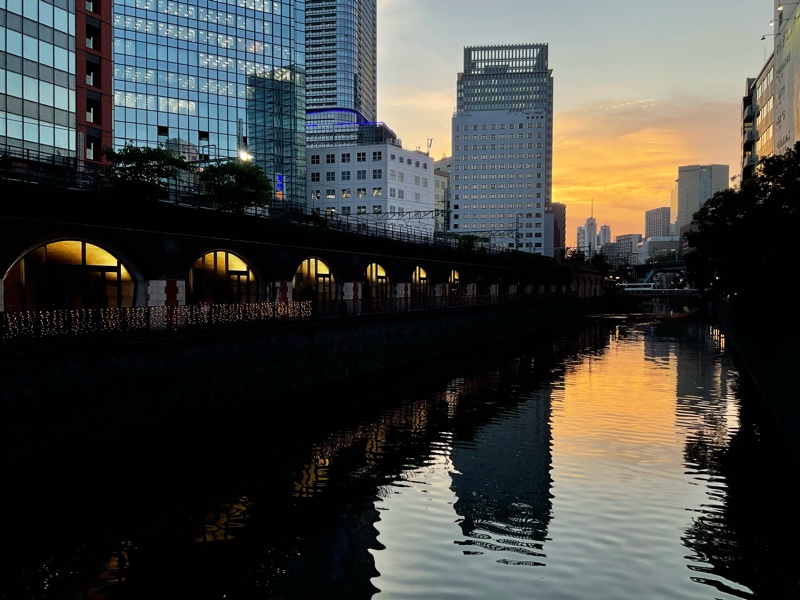 明日と明後日は休みです。